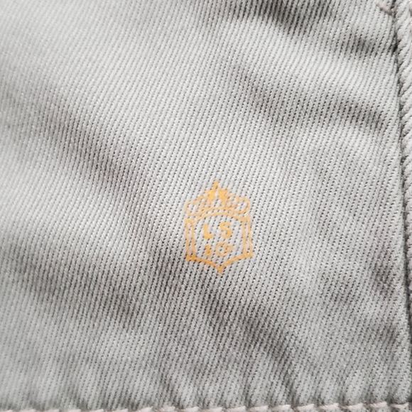 Y2K Levi’s Bermuda Length Shorts Twill Size 10 Mid Rise Jorts Soft Grunge - Picture 6 of 13